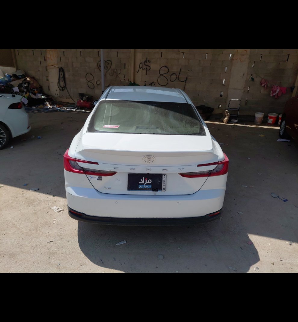 Toyota Camry LE 2025 image