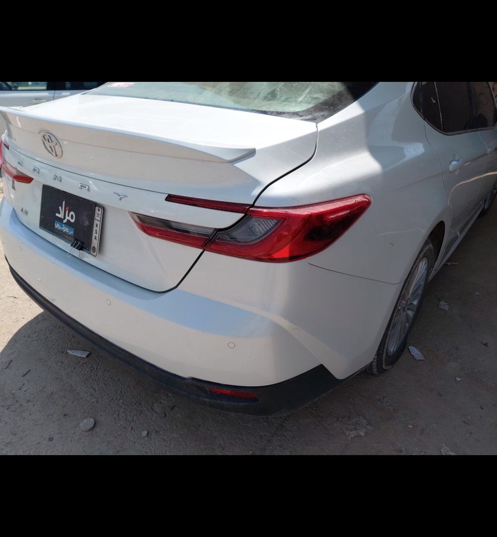 Toyota Camry LE 2025 image