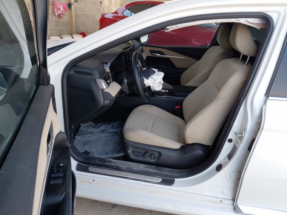 Toyota Camry LE 2025 image