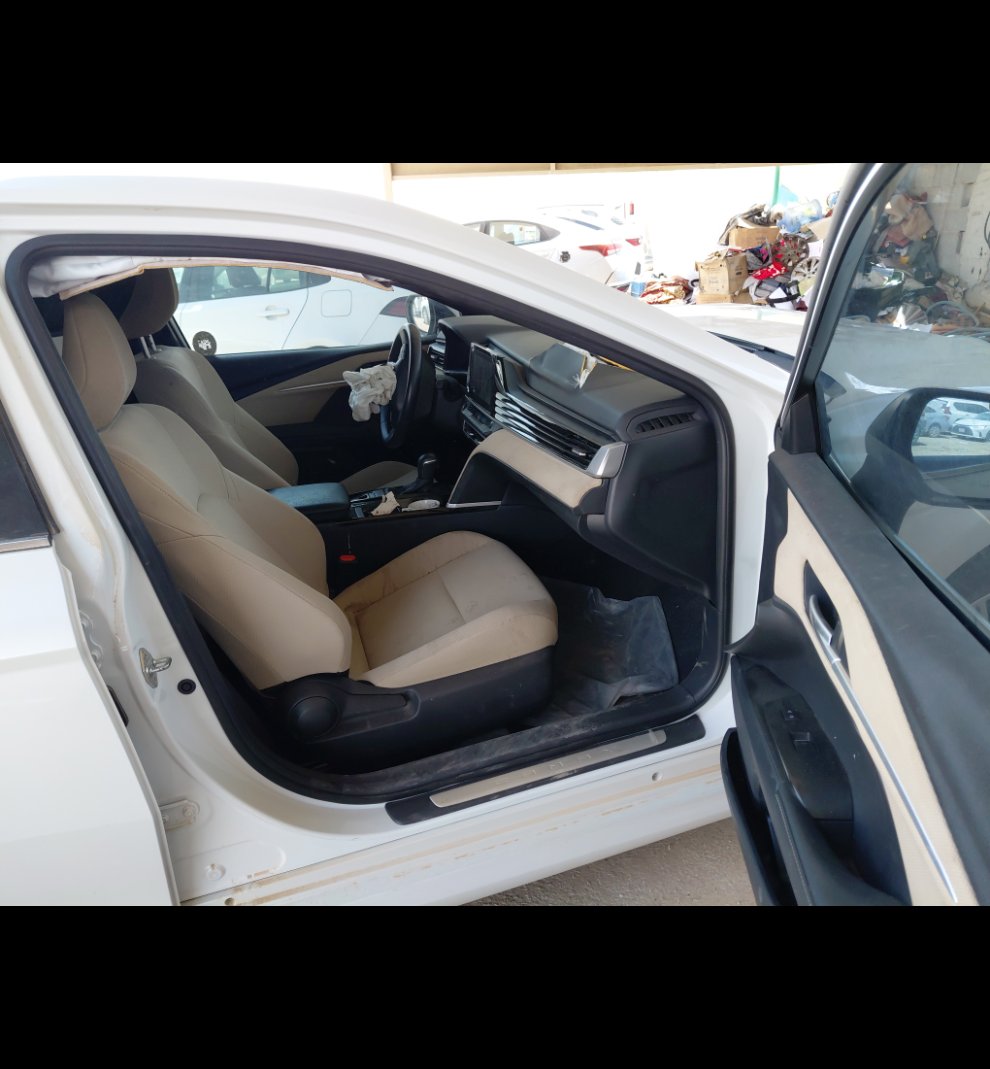 Toyota Camry LE 2025 image