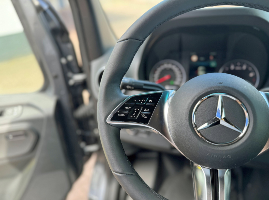 Vehicle 46023897 01253c34 0202 4499 b515 ffe1f3c90fd9