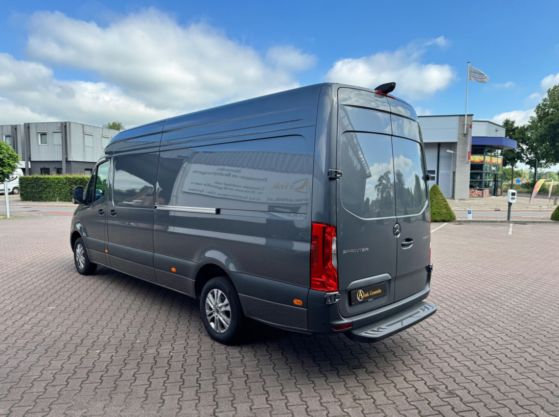 Vehicle 46023897 976b3fd0 1d9e 42db 843c fd1b82a8f2cc