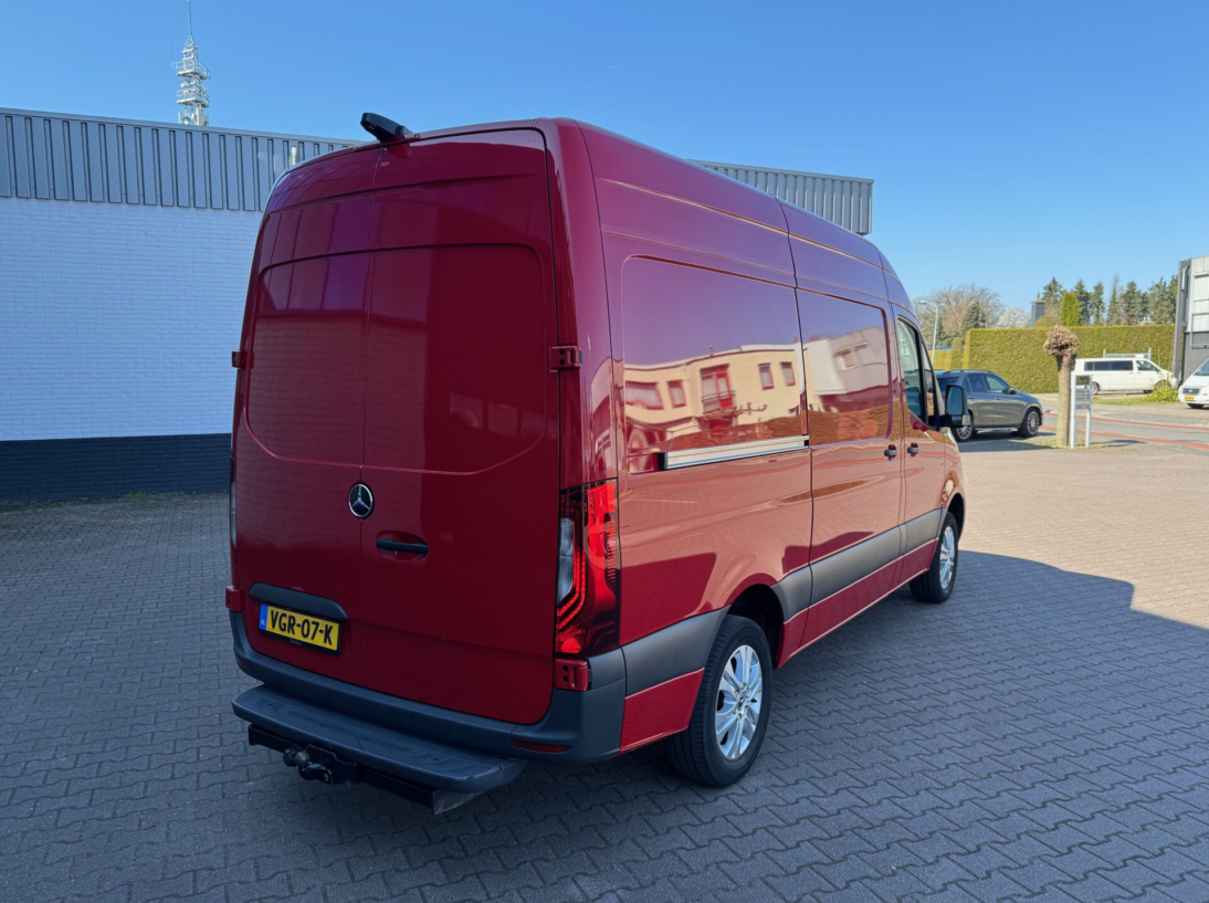 Vehicle 43984351 8e5df356 1c54 4977 9a09 f3f11cfa1819