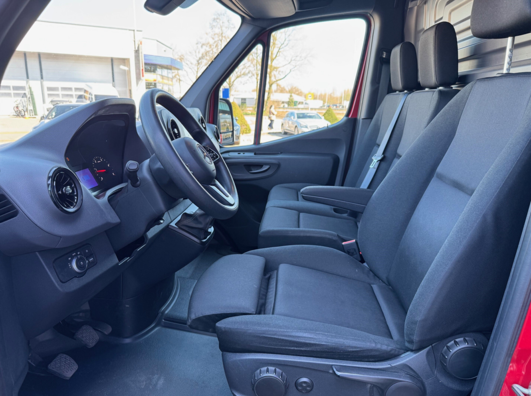 Vehicle 43984351 cc730c98 2e28 491e 9f41 1f61d9f115b4
