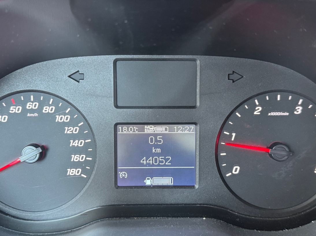 Vehicle 43984351 75b5303a 81e4 421d b910 f055fdb8e60f