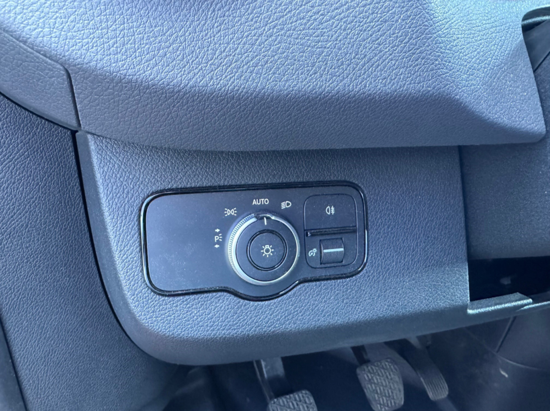 Vehicle 43984351 0fd59bdc ae90 462a adac bafbbf064f79