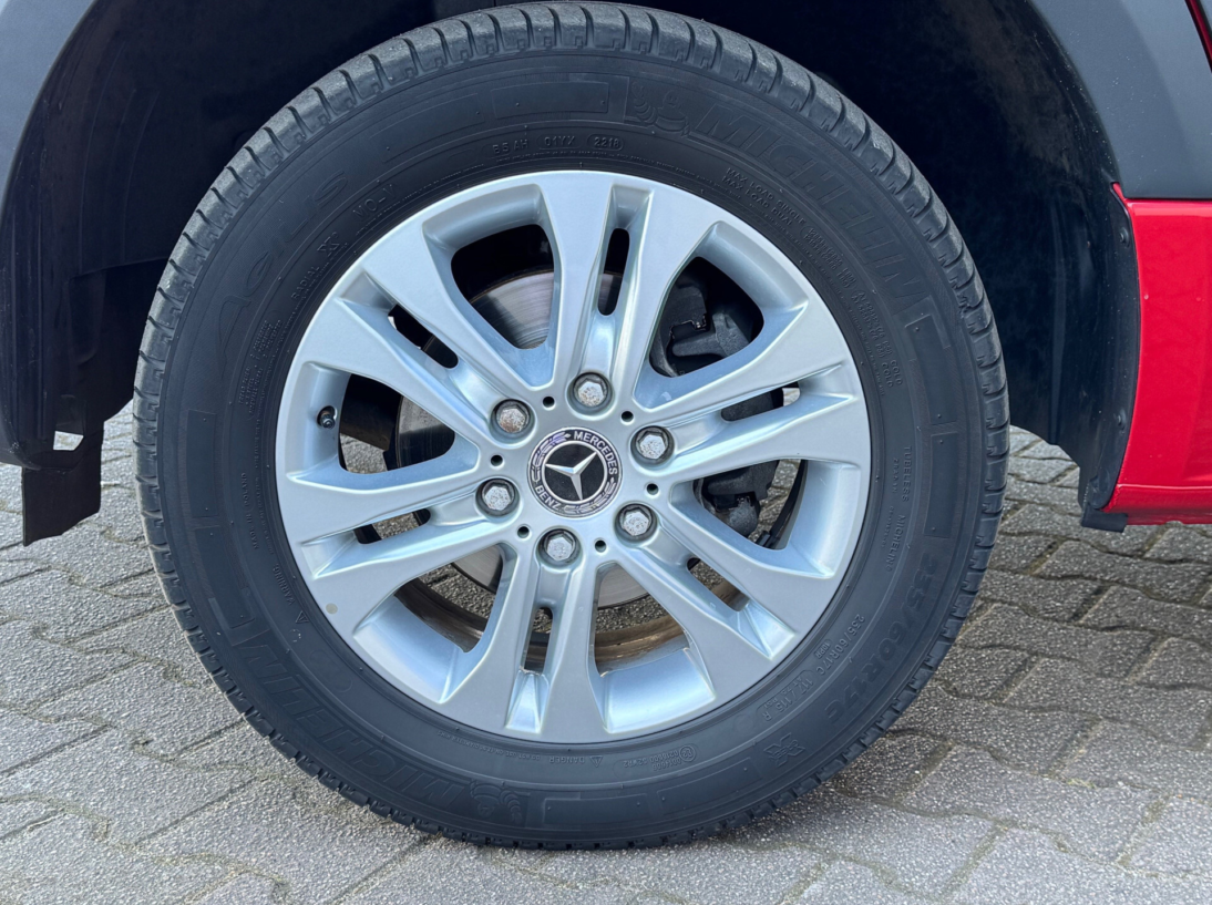 Vehicle 43984351 4a1e6456 9ef3 49cd a9c9 abe026c8eafc