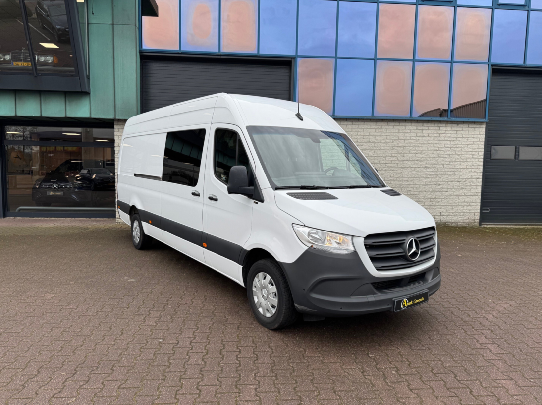 Vehicle 42987759 7300567e f1f8 4b1a a11d db76a952d653