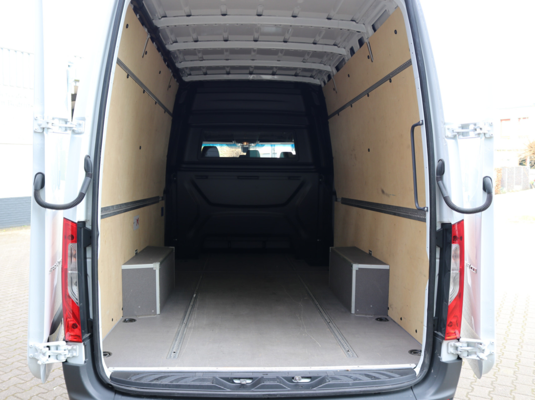 Vehicle 42987759 f429c141 f67c 4296 8b8d c492599a5457