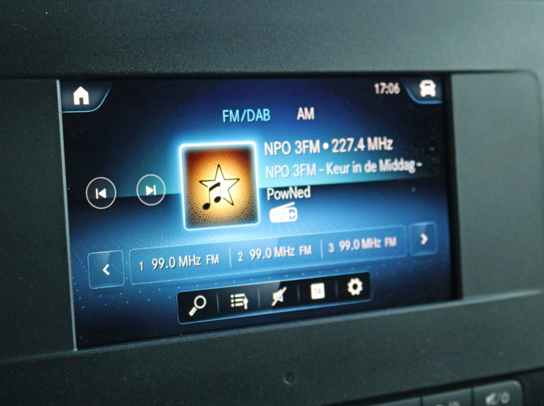 Vehicle 42987759 cc81c580 bcc7 40e7 b829 8cdc6183f0c9
