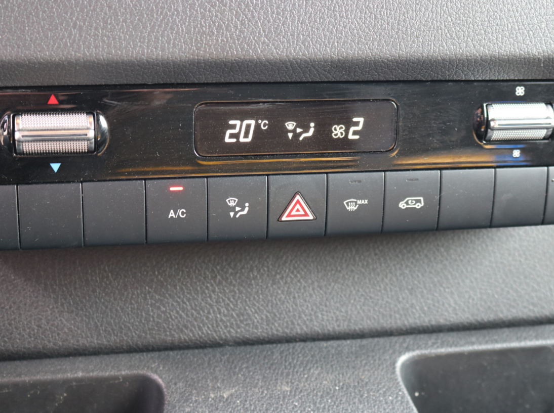 Vehicle 42987759 d3cd7b75 e9c4 4ff4 9b24 09160cdc6666