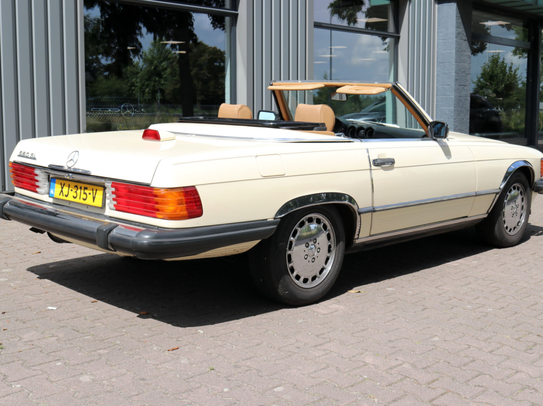 Vehicle 46514626 675b2244 2dc3 4786 a070 777a38d8476f
