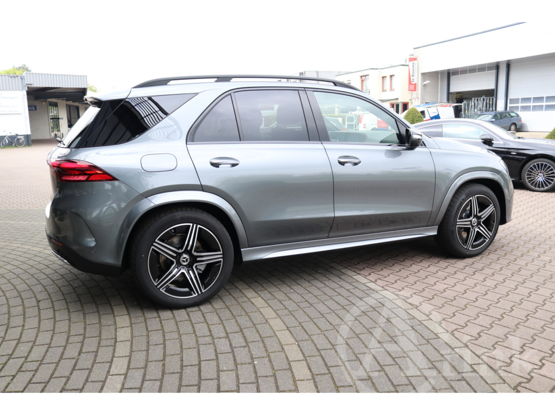 Vehicle 46466236 e002d950 d9aa 4bd3 8159 85980982a2dd