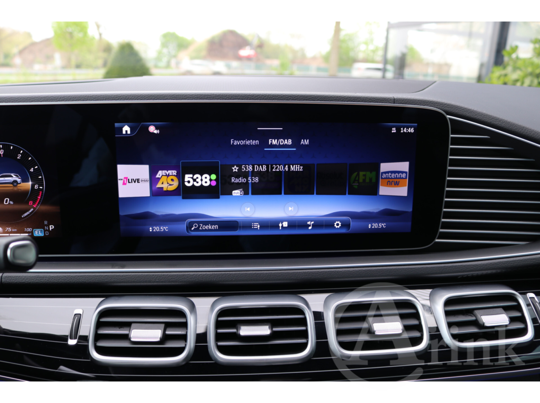 Vehicle 46466236 1030917d b364 498d 86d4 38c49c74e317