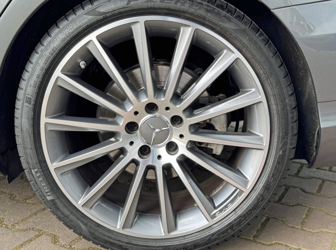 Vehicle 45800978 e5060b86 23e7 4390 b831 308c8c79c699