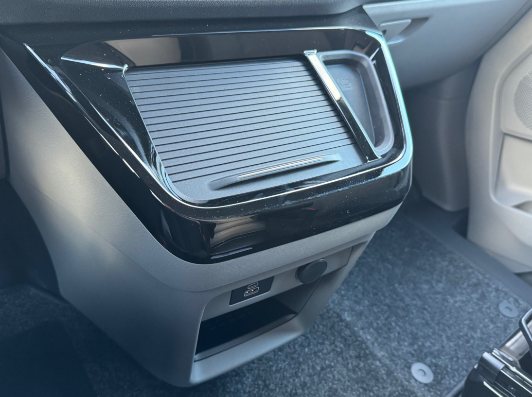 Vehicle 42330672 d575a3e4 d0b3 4b6c 874b b88c3c0d4f16