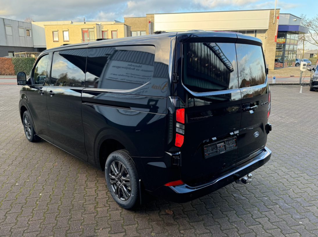Vehicle 43253718 17c1d4ab 43b8 493f b49b 02f4e25f660a