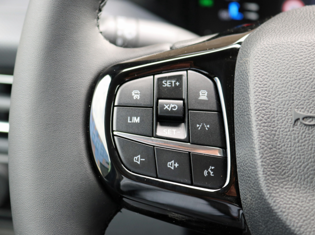 Vehicle 43253718 e42b98db 23d4 4e32 90f0 5d57f113e936