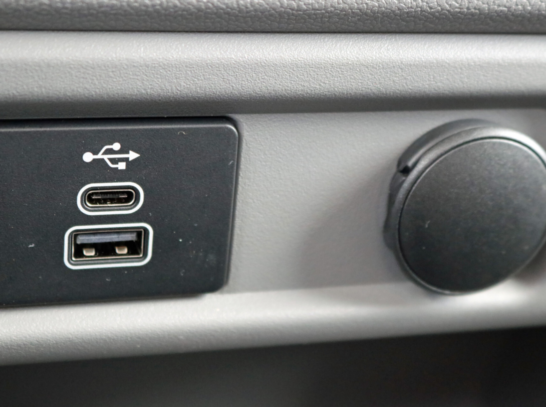 Vehicle 43253718 70d6a90a f9ae 49c3 8db9 9df37f5c1bde