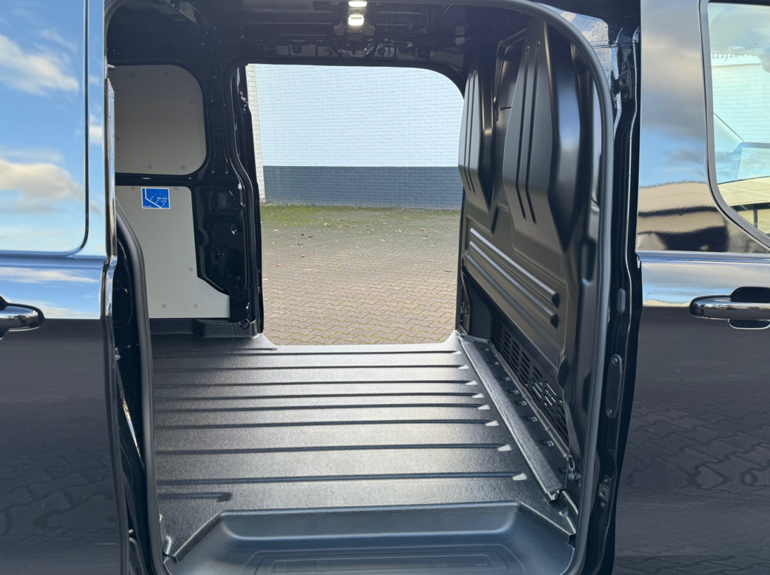Vehicle 43253718 7ed901fb a885 45ea 9042 719f90aa0cbe