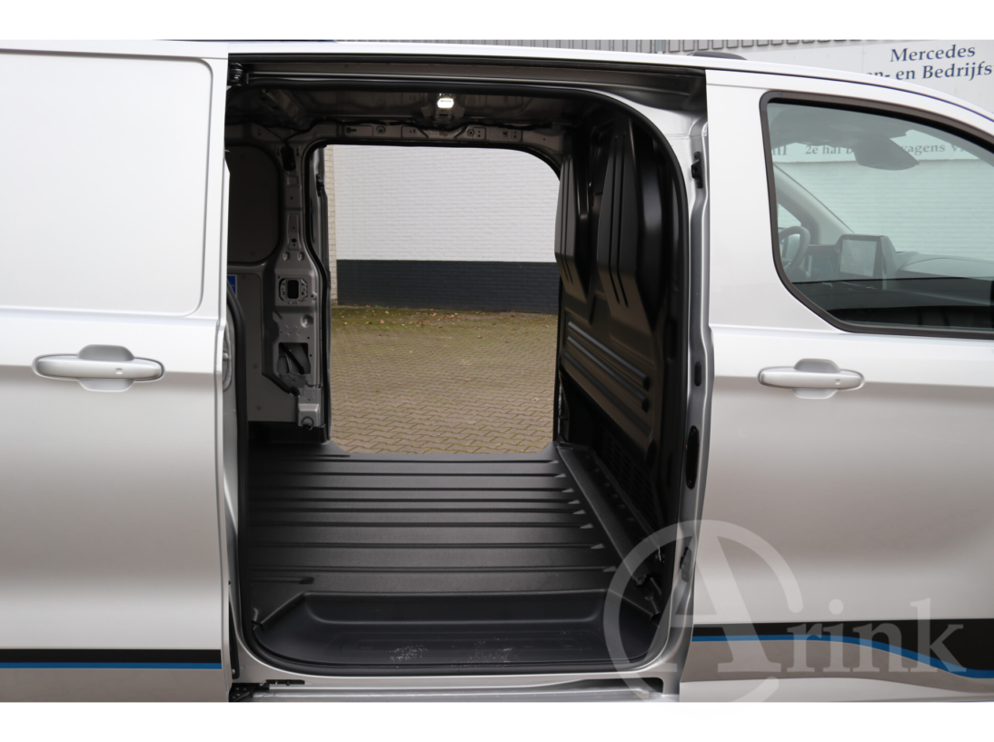 Vehicle 41804262 309903c4 ba64 497c ad5b f4ef4d6e075b