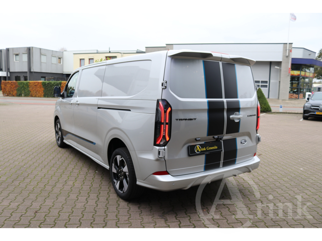 Vehicle 41804262 42e2ece6 1487 4031 945d 064d6b4d8f42