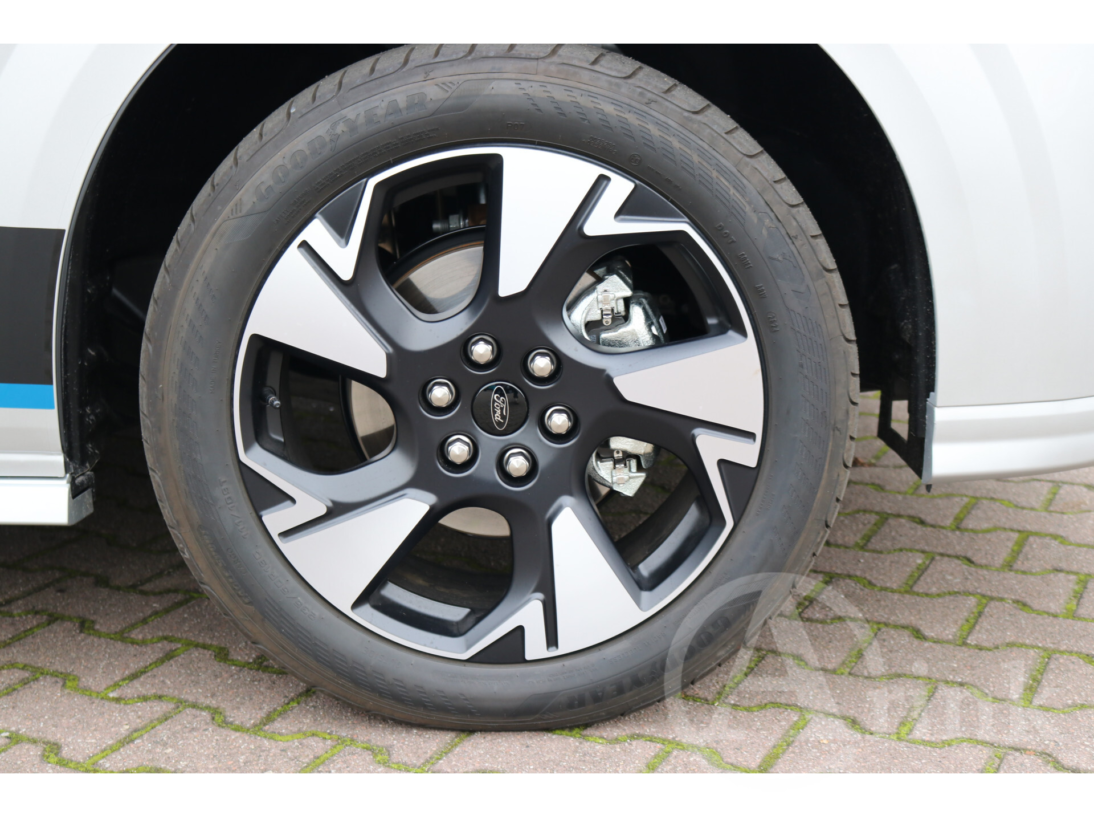 Vehicle 41804262 44e66ffb e4cc 4955 9409 39e524de82a4