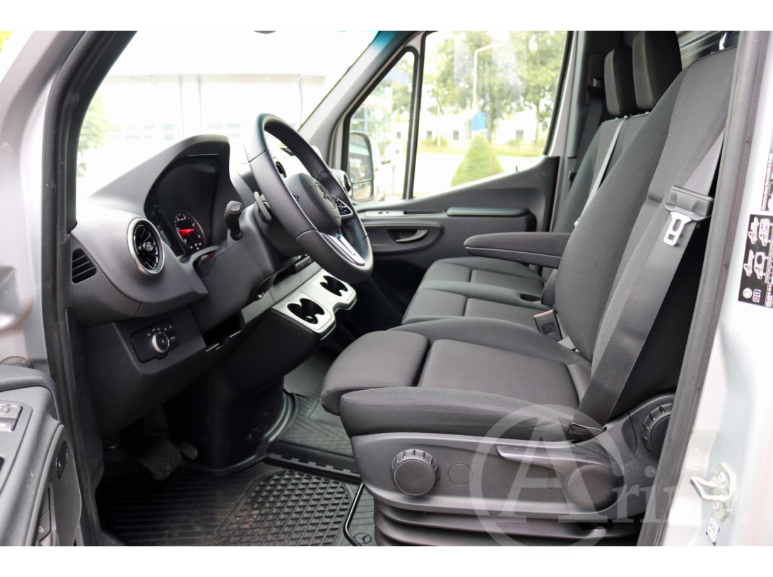Vehicle 42953350 5fa653d2 8fb9 4df3 be28 d1326f325af5
