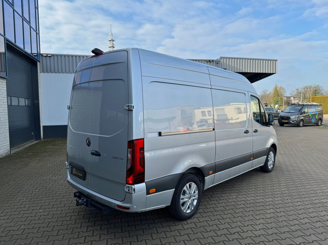Vehicle 42953350 39c198e3 078f 424c b0a7 6132a0445778