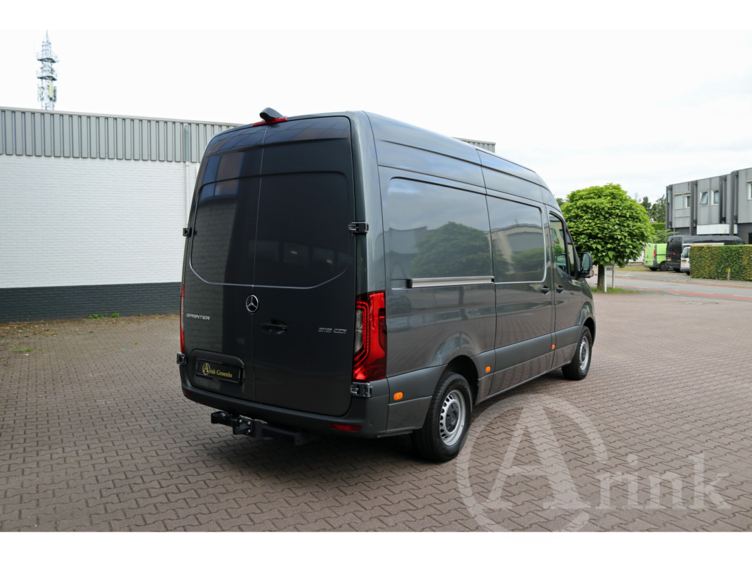 Vehicle 40011093 773be916 088b 4c3c 9e56 5f3019ac24d6