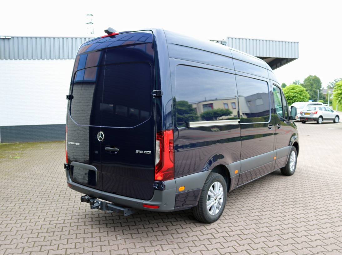 Vehicle 40668136 9fdf9455 f3ff 47af 8574 d3f98f0f4c6a