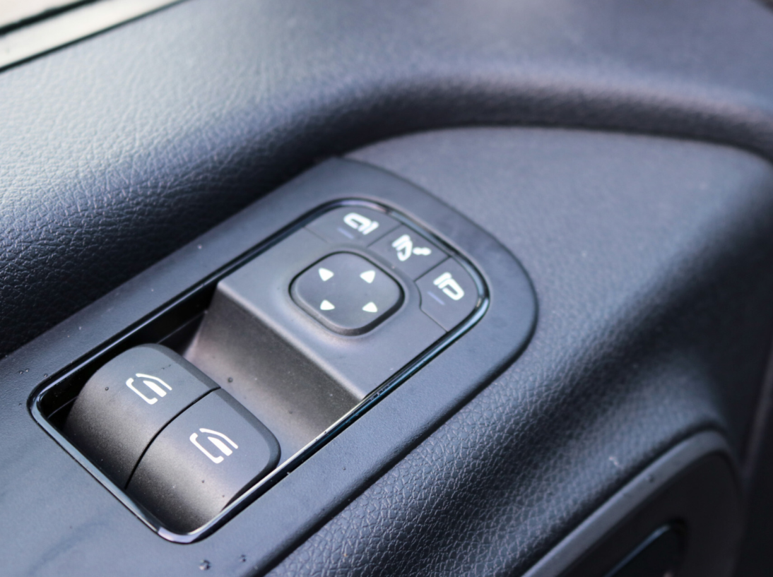 Vehicle 40668136 750cd8ea 37e4 4d39 8e39 49a3003d56b9