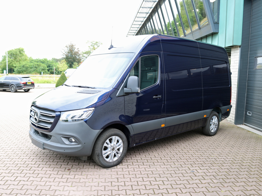Vehicle 40668136 b5c1dfe0 b26d 4fe6 9abf e939ff4ffb3b