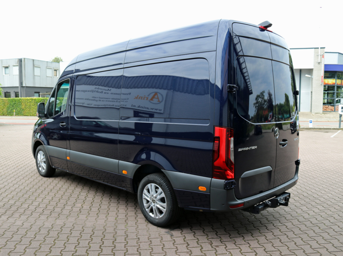 Vehicle 40668136 3d854170 6abb 4f2f 81b1 67c1258f6f3e
