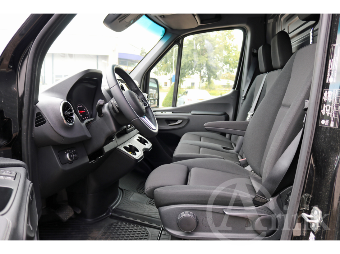 Vehicle 42953375 268b95f0 6cb4 47f3 b667 aa2486347444