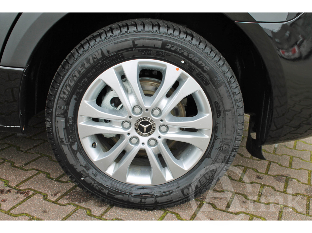 Vehicle 42953375 dd5ee023 4850 4c38 9573 7977638a181a