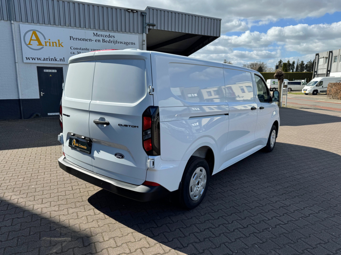 Vehicle 43887979 4d7b8984 1b89 401f aef1 09692e2e7383