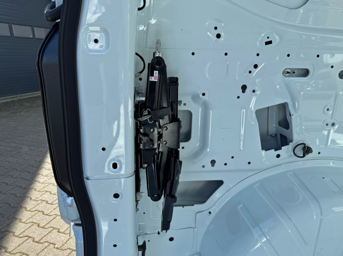 Vehicle 43887979 b334c1ce d34c 44c0 8677 f1cfbbaf17c6