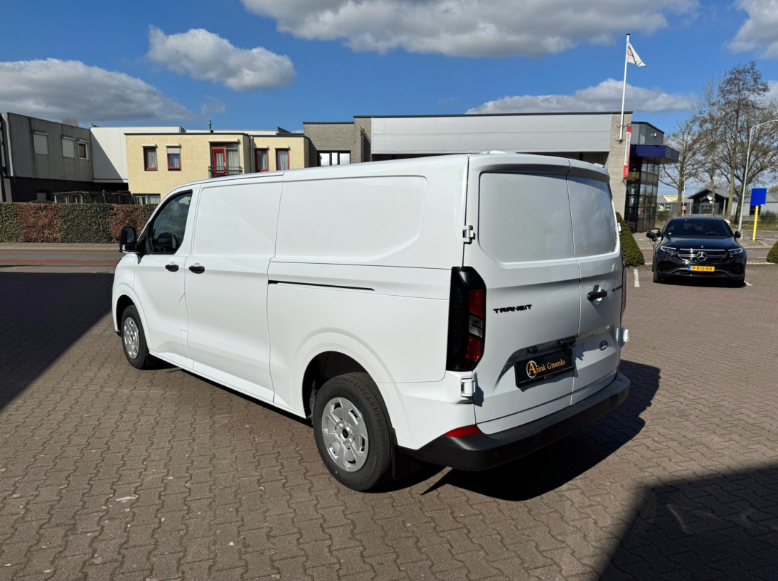 Vehicle 43887979 13fe881b 897b 482d 9868 4cd4bd55bbd9
