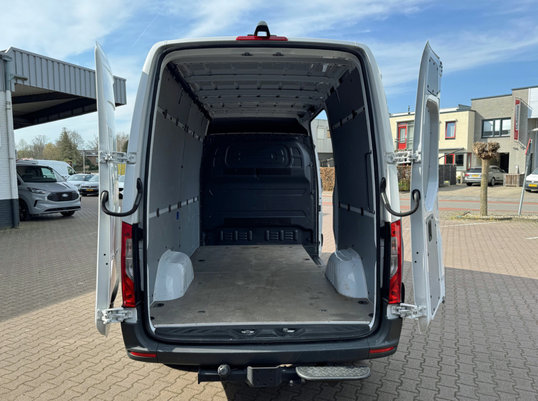 Vehicle 44006921 0615d020 3920 478a ba54 f8f004a51a7c