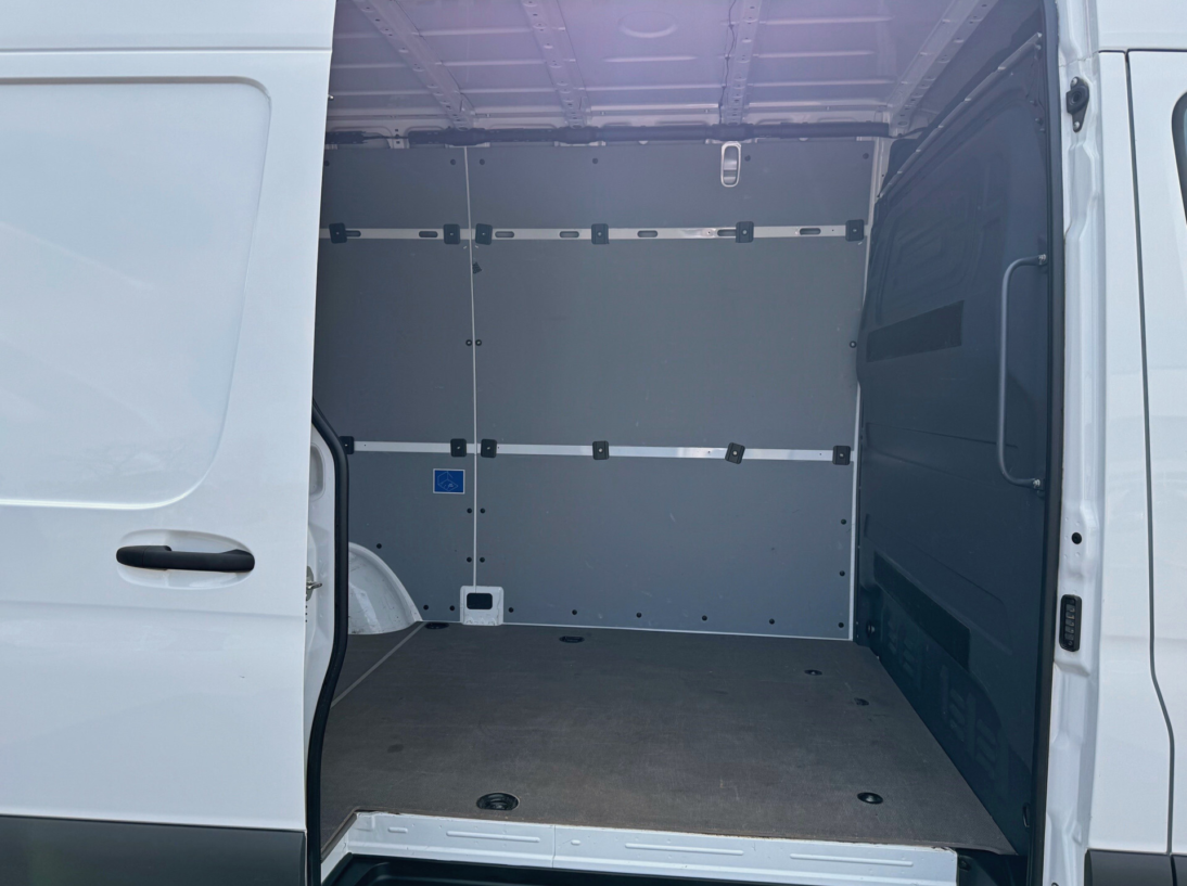 Vehicle 44006921 cdc2d173 a68f 4b29 8af0 0b6ab12a1eaf