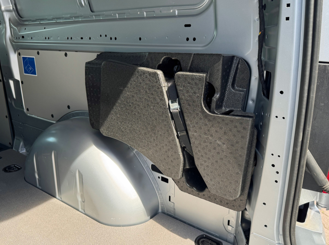 Vehicle 46338028 5cfbda02 63f3 4969 835a 60f8d3df7300