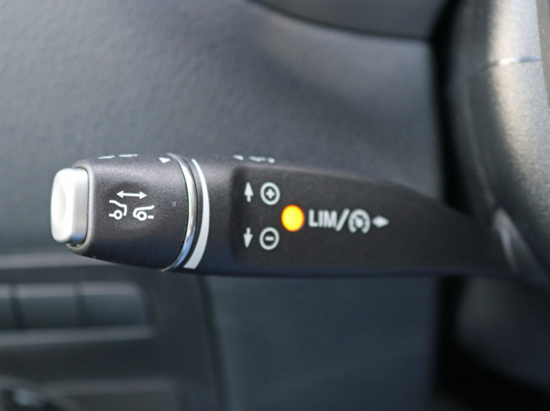 Vehicle 41369755 c5060680 b7e4 404d 9733 ae4292849012