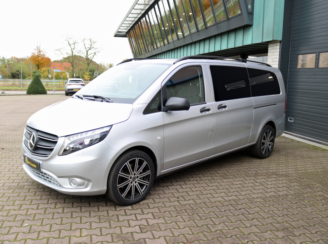 Vehicle 41369755 27f57373 62ad 46cb 8813 09e22293fbea