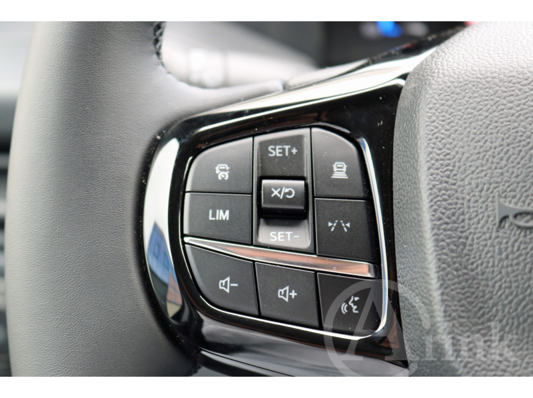 Vehicle 39042330 f5553310 7a09 4d3d aafe 049017b6a2da
