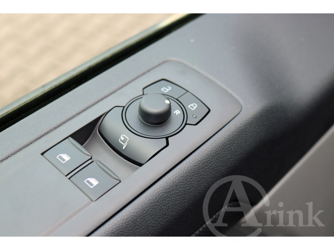 Vehicle 39042330 0e10f40b fb70 4a1a b6a3 380b9fb32c6a