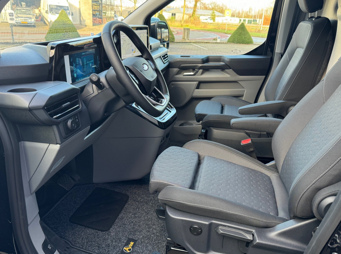 Vehicle 44245850 77bc59d6 e826 4508 9274 4049553cf5c8