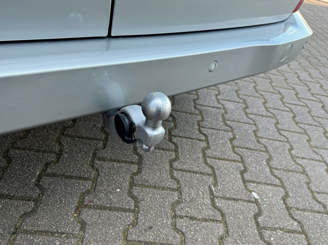 Vehicle 44245850 5e727648 f48d 4d7c a5a8 edcadbee1ad3