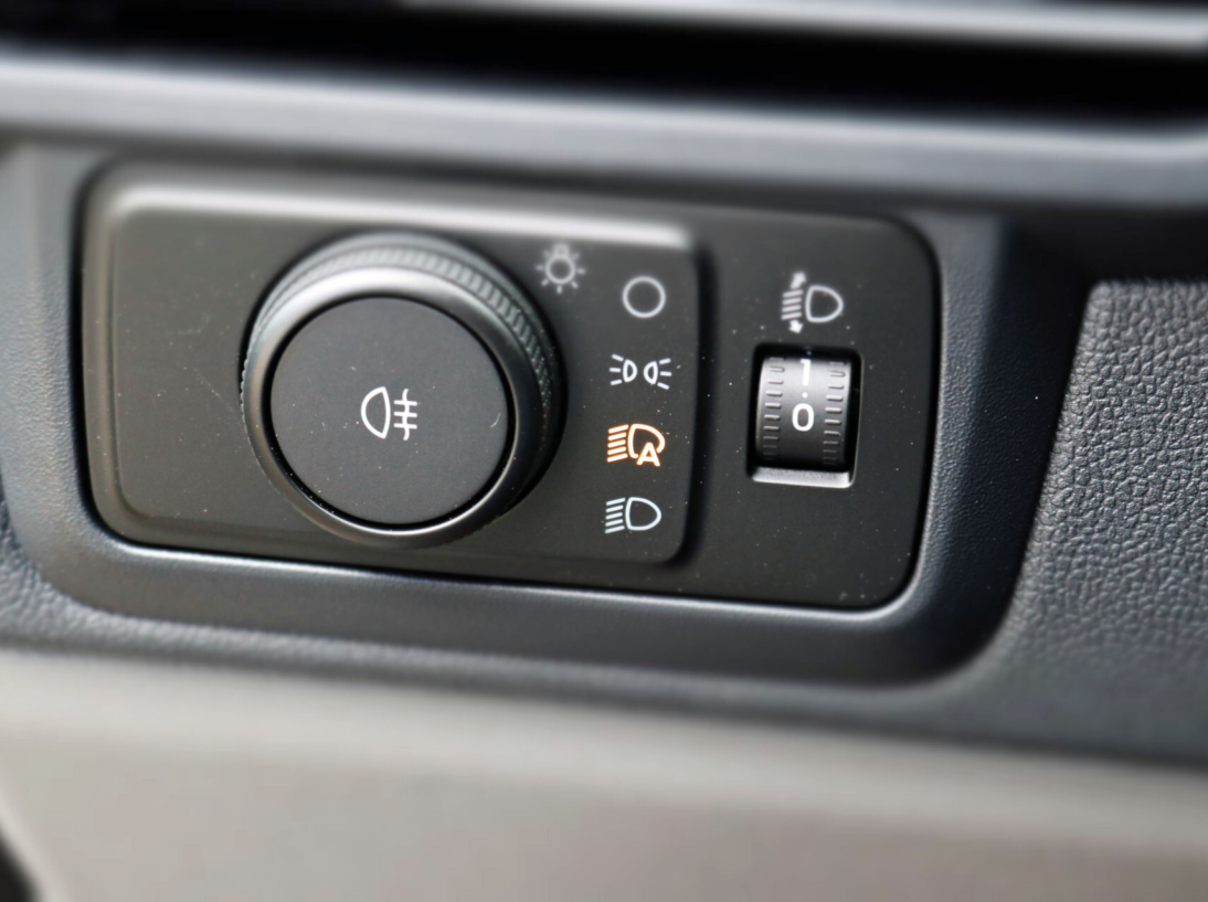 Vehicle 44246031 2175aa39 30b2 4299 8846 87d06f334727