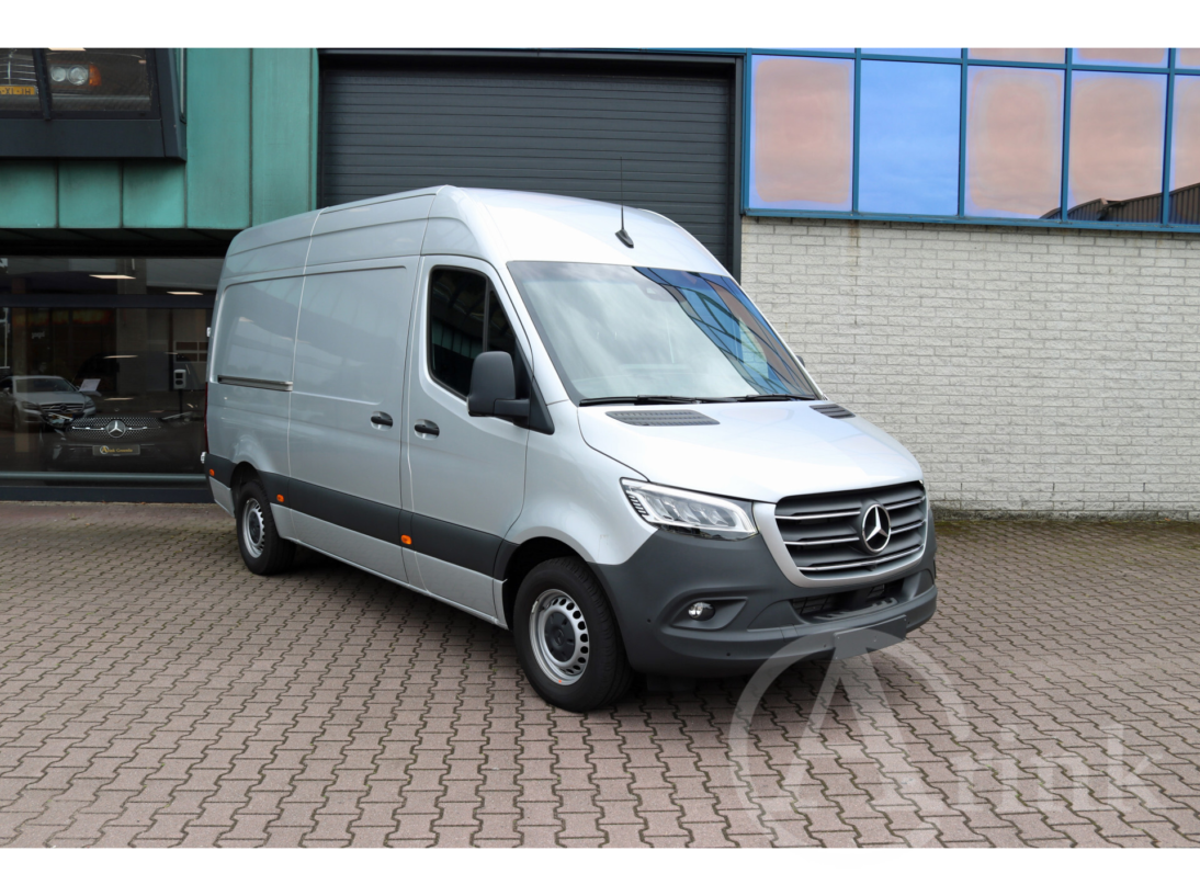 Vehicle 40011207 f6f6d526 2533 4efd 8578 23c570856931